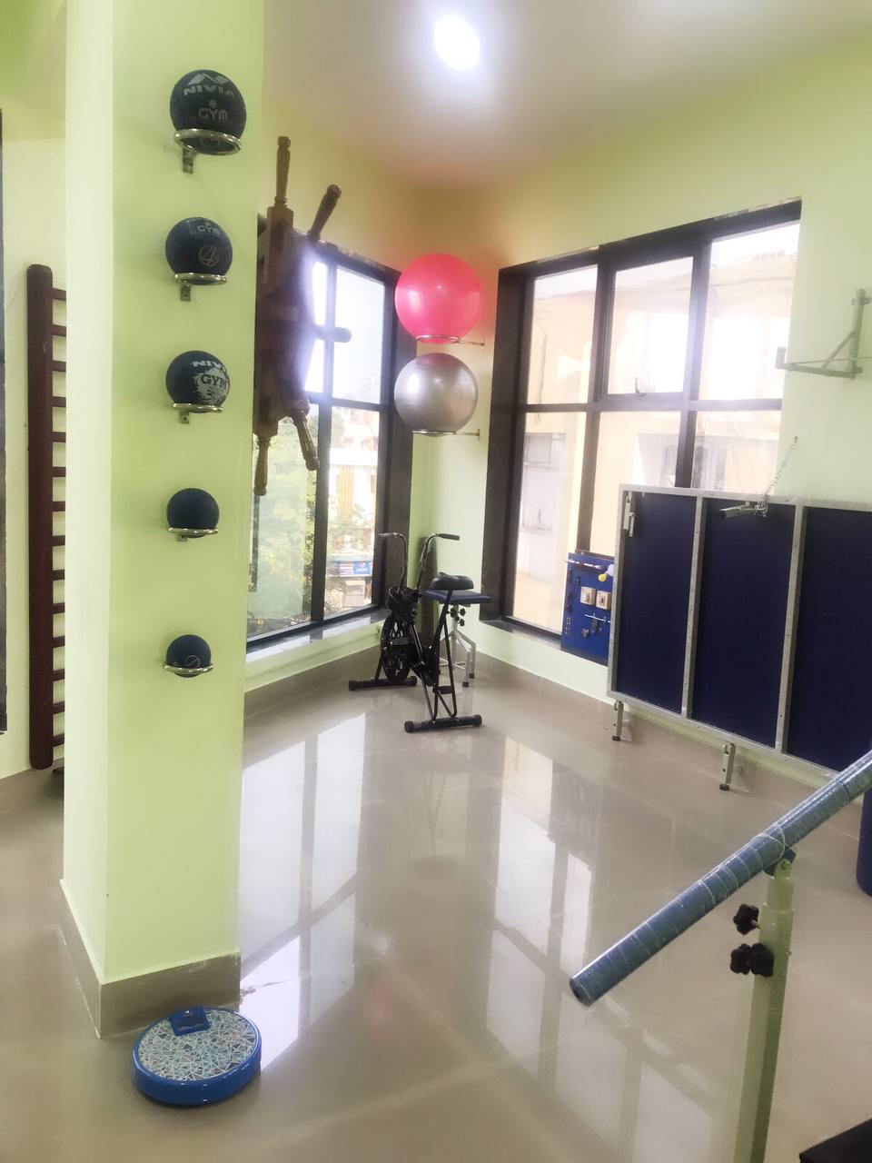 photo_6298778455839456050_y